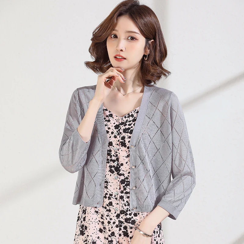 

High quality women's sun protection knitwear mulberry silk cardigan lady slim short coat single breasted knit shirt half sleeve