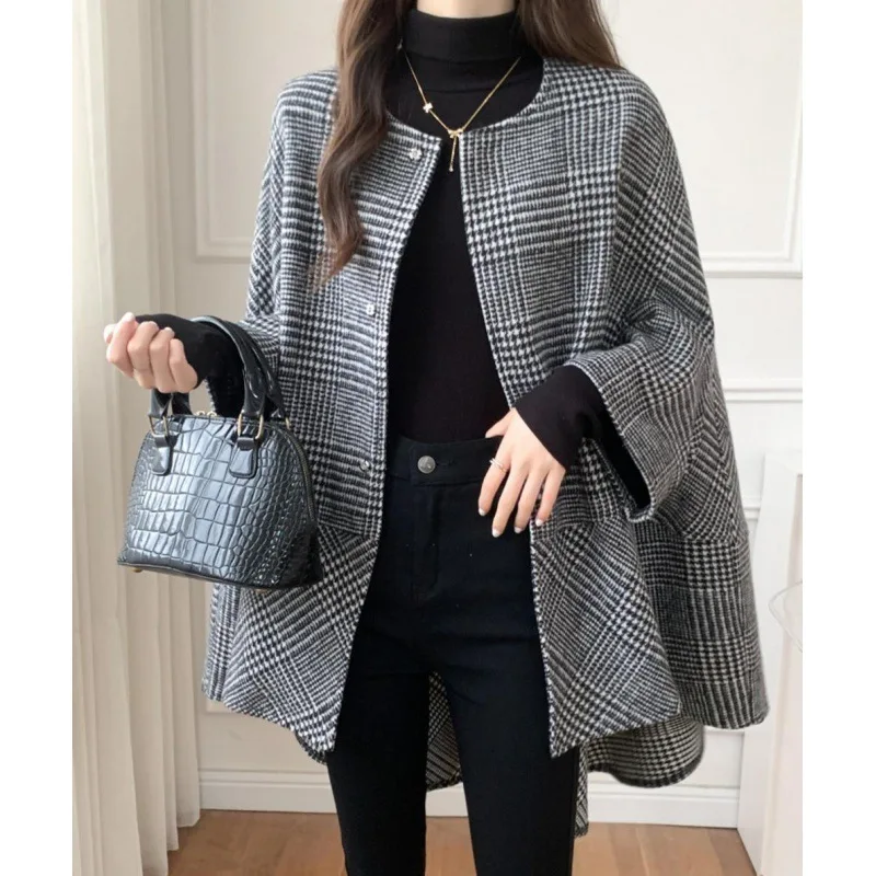 Women's Knit Poncho Cape with O-Neck Checkered Outerwear, Autumn Winter Korean Style Fashionable Coat