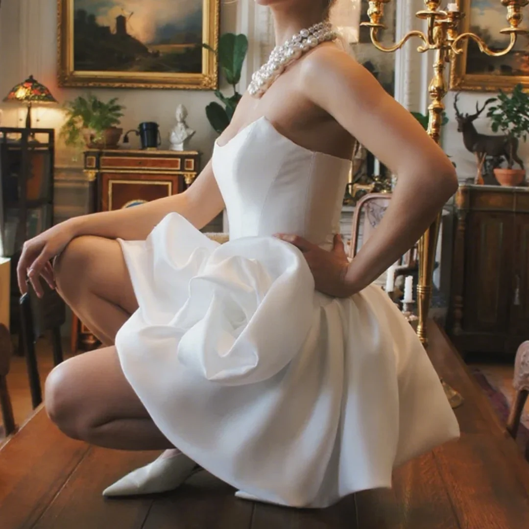 Exquisito plisado flor A-line vestidos cortos sin tirantes elegante estilo moderno vestidos clásicos de fiesta personalizados