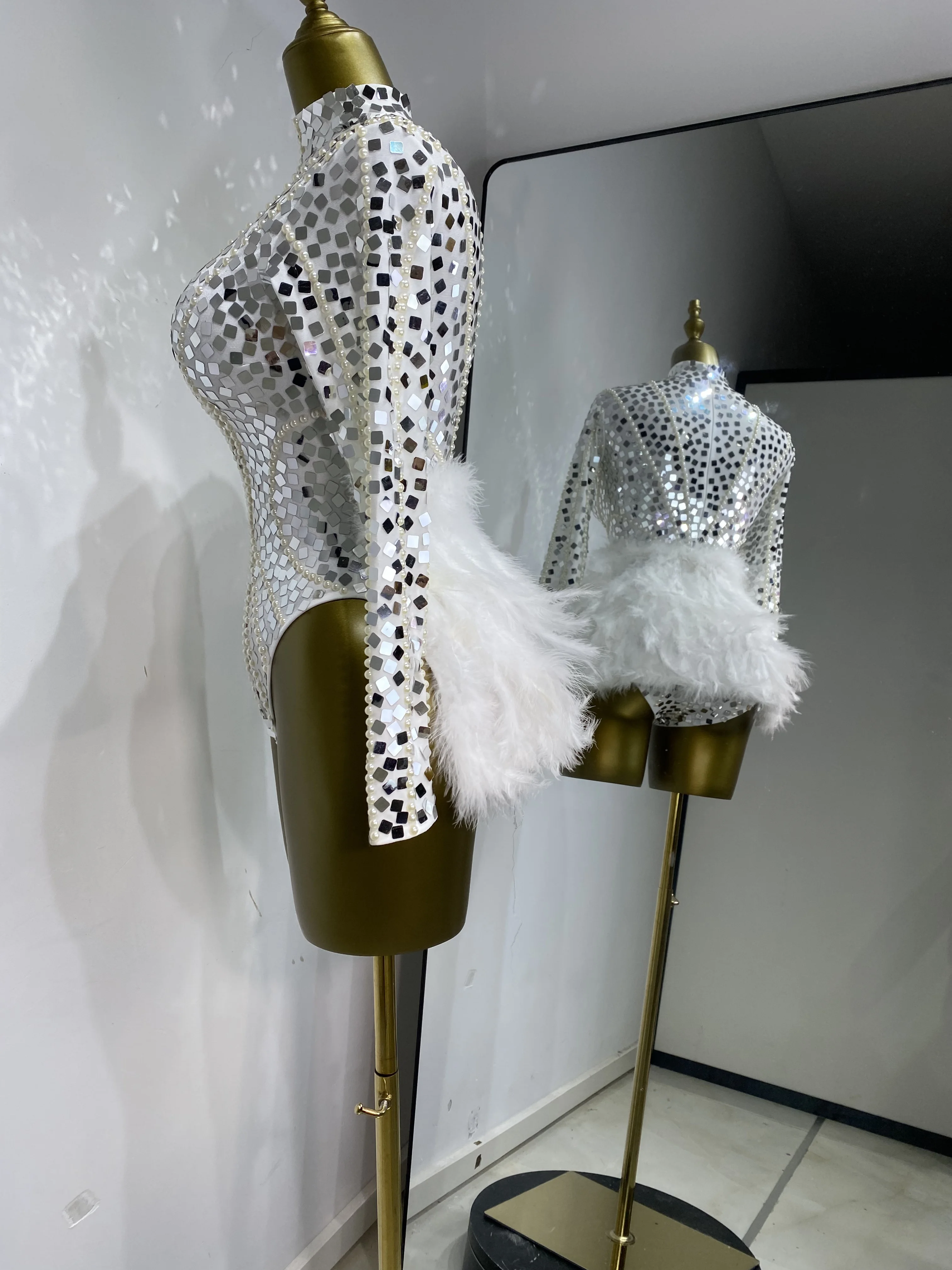 Funkelnder weißer Pailletten-Perlenfedern-Stretch-Body für Damen, sexy Nachtclub-Outfit, Performance, Tanz, Bühnenkostüme, Abendclub