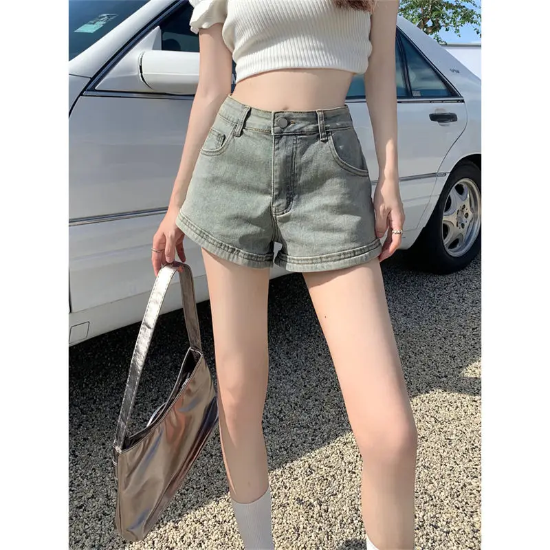 American Retro Straight Leg Denim Shorts Slim Fit for Women with a Nostalgic and Versatile Design Hot Pants for Summer Outerwear