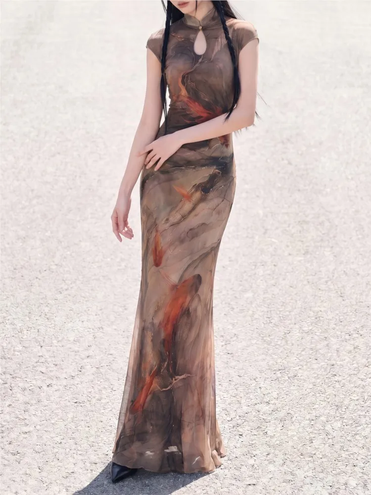 A new Chinese-style long dress for daily use featuring knitted cheongsam with hip-hugging fishtail