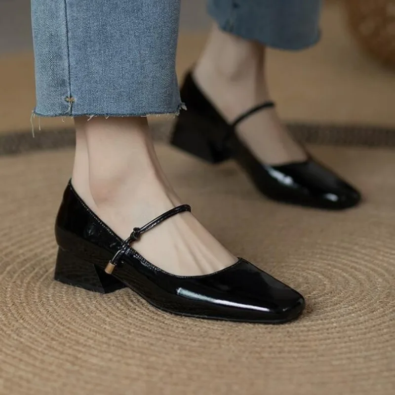 New Square-toe Leather Shoes Red Black Mary Janes Shoes Women\'S Shallow Mouth Casual Chunky Heel Shoes Low Heels Shoes