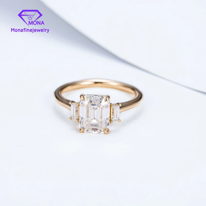 Jewelry Engagement Women 18K Solid Gold 9x7mm 3 Stone Moissanite Emerald Cut Three-Stone Rings