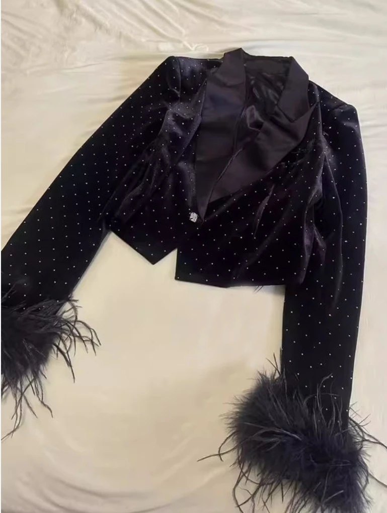 الصناعة الأوروبية حجر الراين أسود قصير المخملية القوطي kawaii سترة للنساء أنيق المتخصصة ريشة كم الخريف سترة جديدة