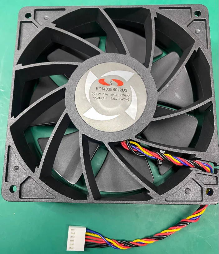 

KZ14038B012U3 DC 12 В 7,2 А 140x140x38 мм 6-проводной охлаждающий вентилятор для сервера