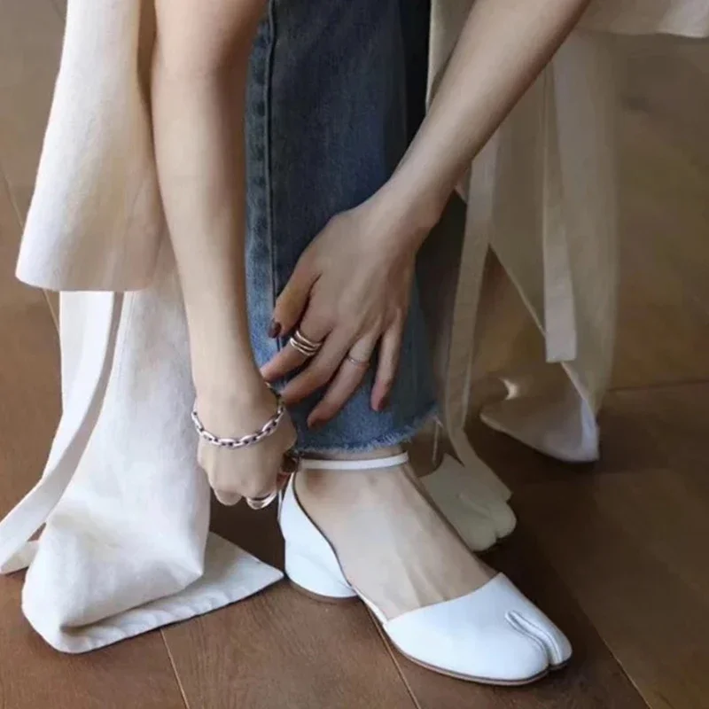 Fashion Buckle Strap Women Sandals 2024 Summer Ladies Pumps Luxury Brand Design Slipt Toe Shoes Women Chunky Round High Heels