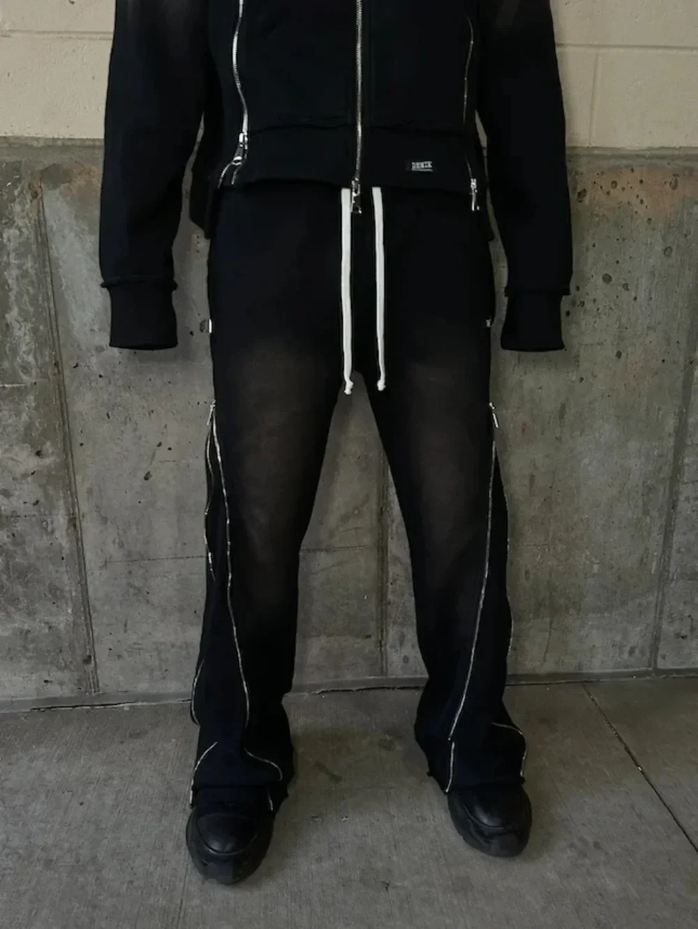 

2026 Retro High Street Wide Leg Pant Stitching Loose Fashion Retro Black Sports Pants Drawstring Letter Zipper Casual Trousers