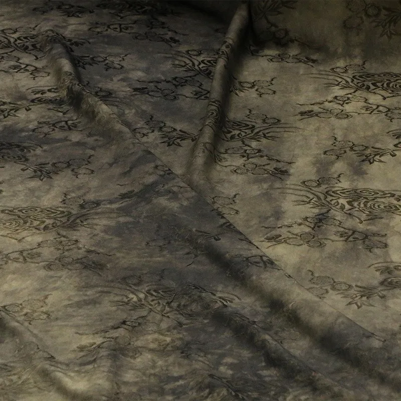 

Plant mud-dyed silk jacquard satin is a niche design of fabric