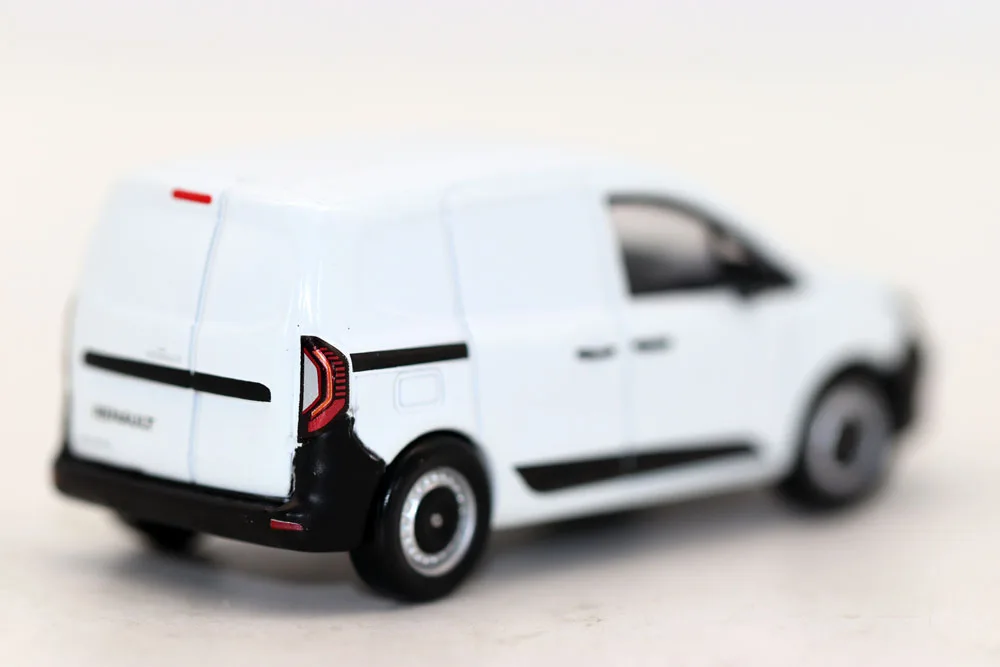 Neues Kangoo Van 2023-Spielzeugmodellauto aus Metall im Maßstab 1:64, Druckguss-Legierung als Sammlungsgeschenk