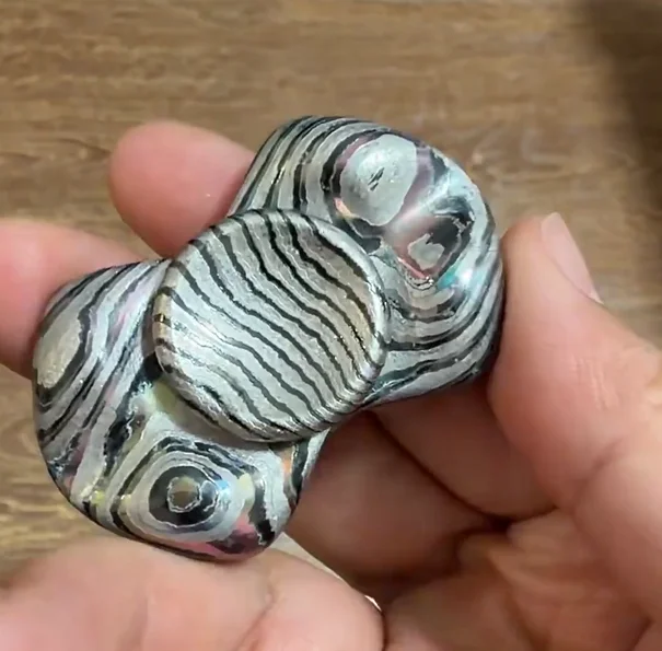 Used EDC Cold Rain Dune Black and White Zircuti fidget spinner metal decompression toy