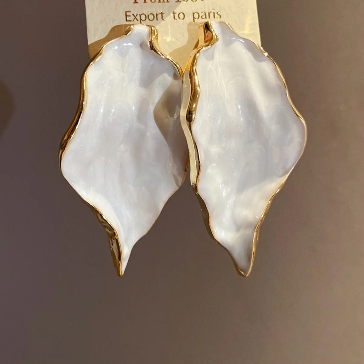 Einzigartiges Design Große Blatt-Statement-Ohrstecker für Frauen, Gekräuselte Gehämmerte Bunte Emaille-Baumblätter-Ohrringe, Partyschmuck – Detail 24