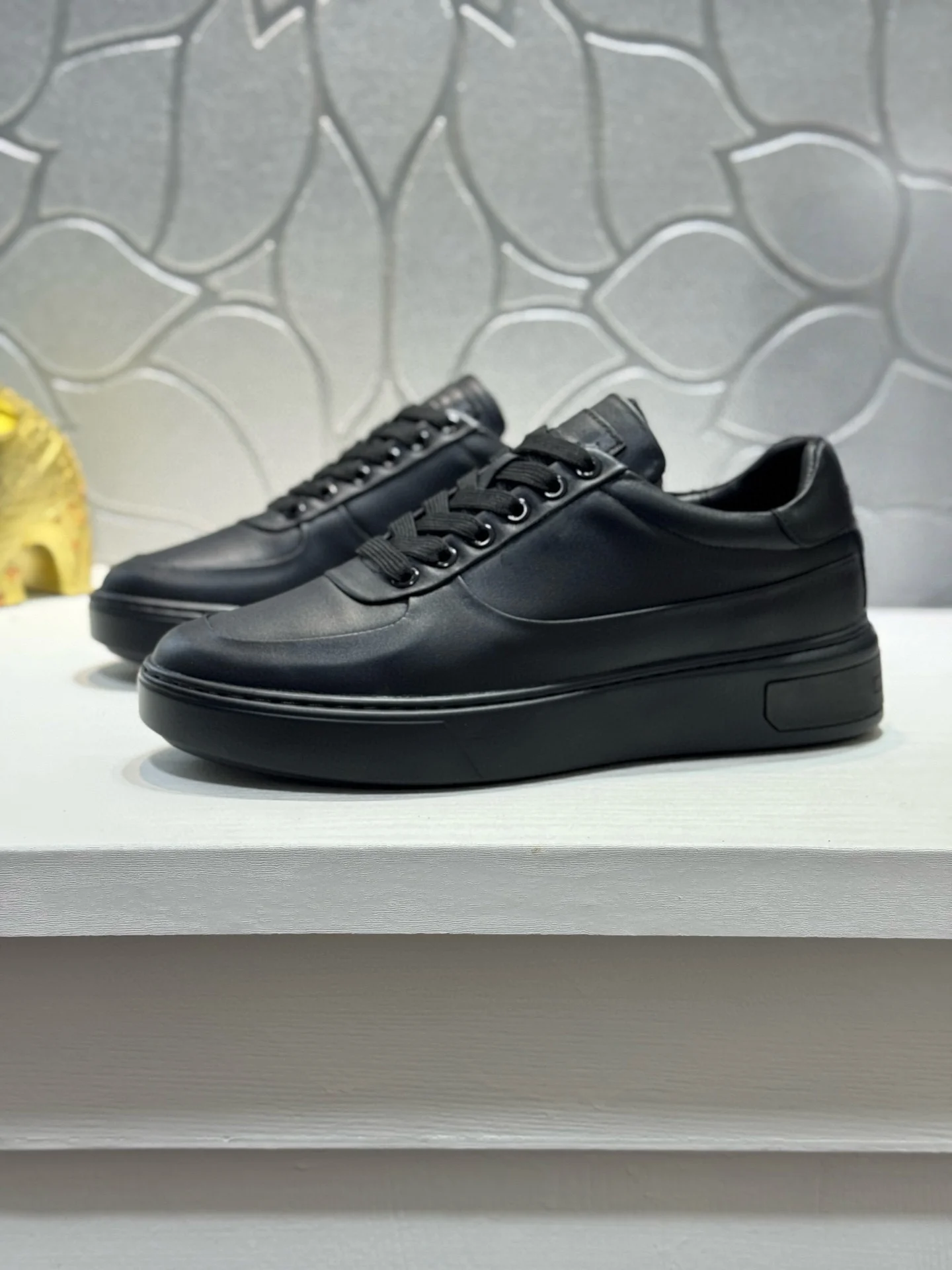 

Luxury Brand Genuine Leather Casual Flat Shoes High-quality Casual Sports Shoes for Couples Perfect for Outdoor Commuting