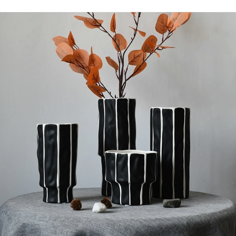 European Black and White Striped Ceramic Vase Desktop Living Room Furnishings Porcelain Crafts Countertop Home Decoration