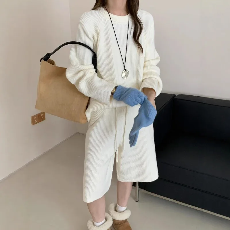 

Korean-style Minimalist Knitted Suit for Women: Round-neck Loose Pullover Top Loose Waist-cinched Cropped Pants Two-piece Set