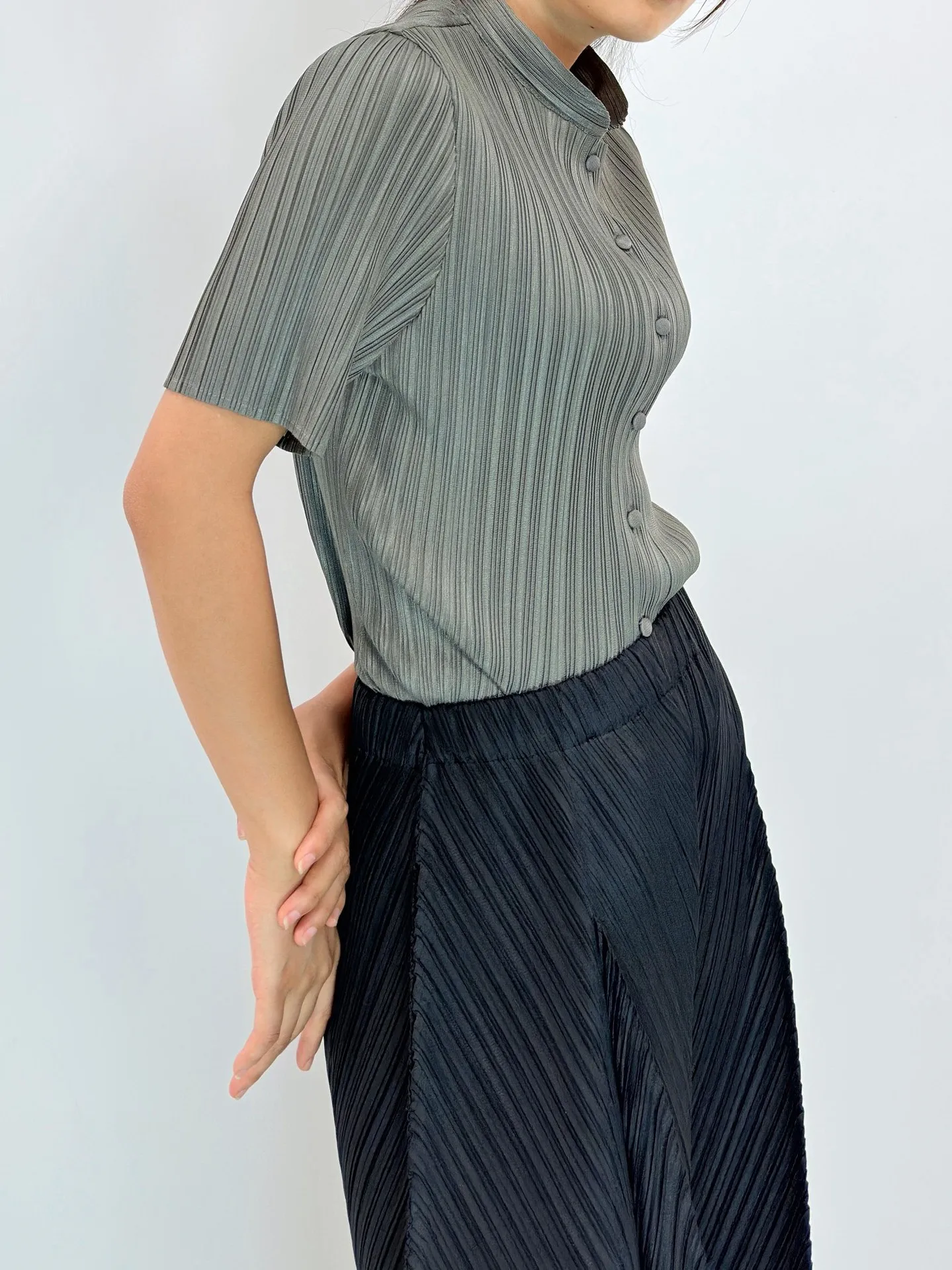 เสื้อเชิ้ตผู้หญิงลำลอง สีพื้น ปกคอปก แขนสั้น ติดกระดุมแถวเดียว ผ้าระบายอากาศได้ดี สวมใส่สบาย แฟชั่น