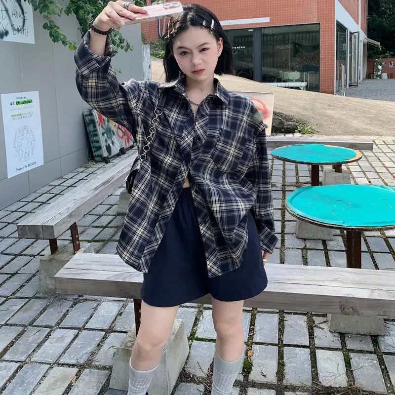 

Модная женская рубашка в клетку с длинным рукавом, новинка 2025 года, повседневный свободный крой, защита от солнца, стильный дизайн, верхняя одежда