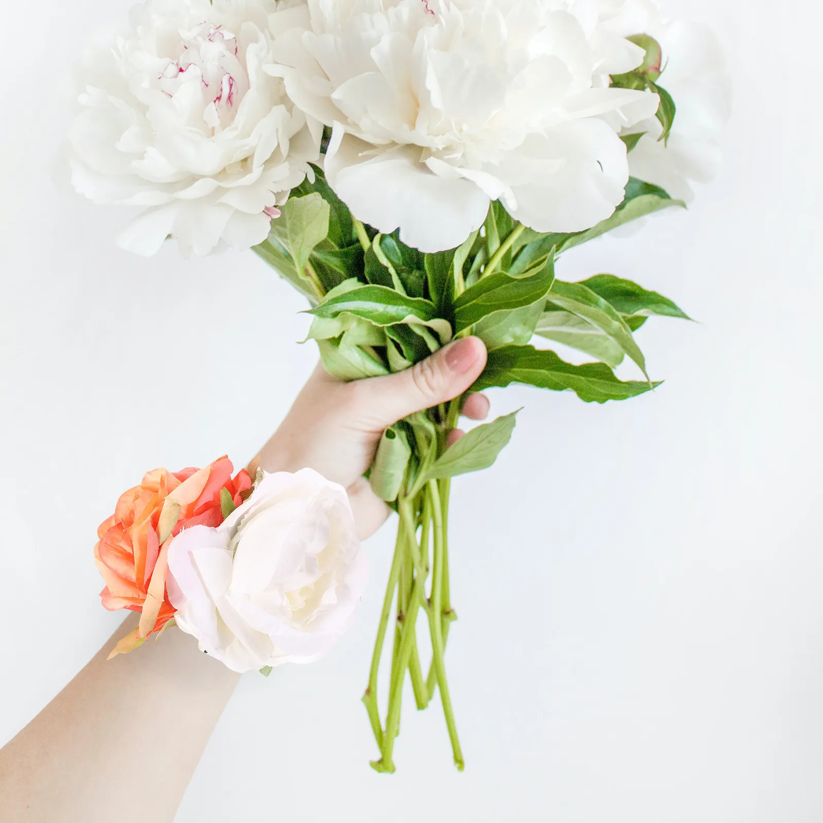 

Искусственный свадебный браслет-корсаж с жемчужными цветами для невесты и подружек невесты, аксессуар для вечеринок