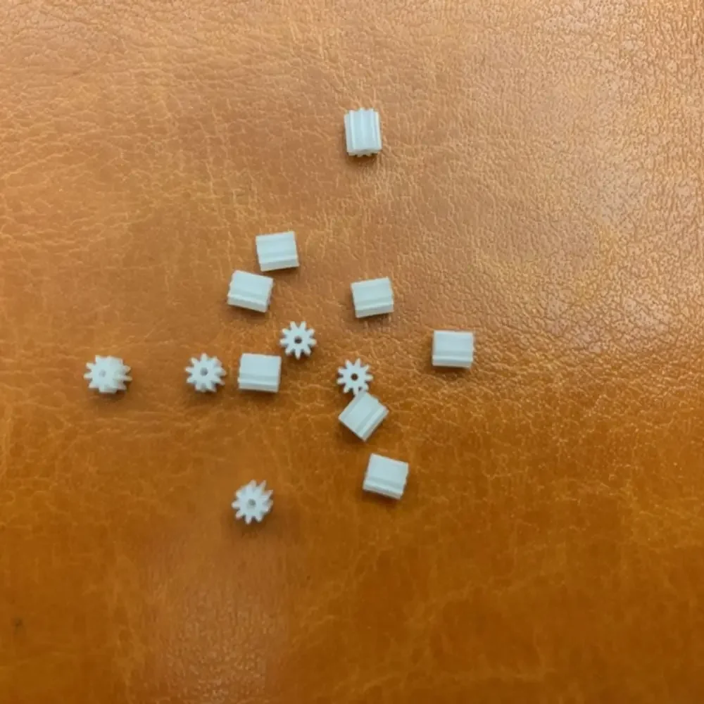 10 szt. 9-zębowych kołpaków przekładni silnika, białe plastikowe części do składanych quadrocopterów, części do czterowirnikowych samolotów.