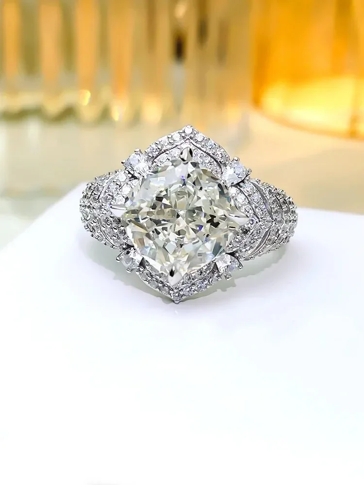 Fashion luxury versatile temperament 925 silver ring high carbon diamond gift high-end feeling niche design and grandeur