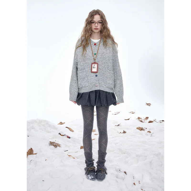 ELFSACK 2025 invierno nuevas llegadas Casual lindo Preppy colorido botón cuello redondo suéter para mujer