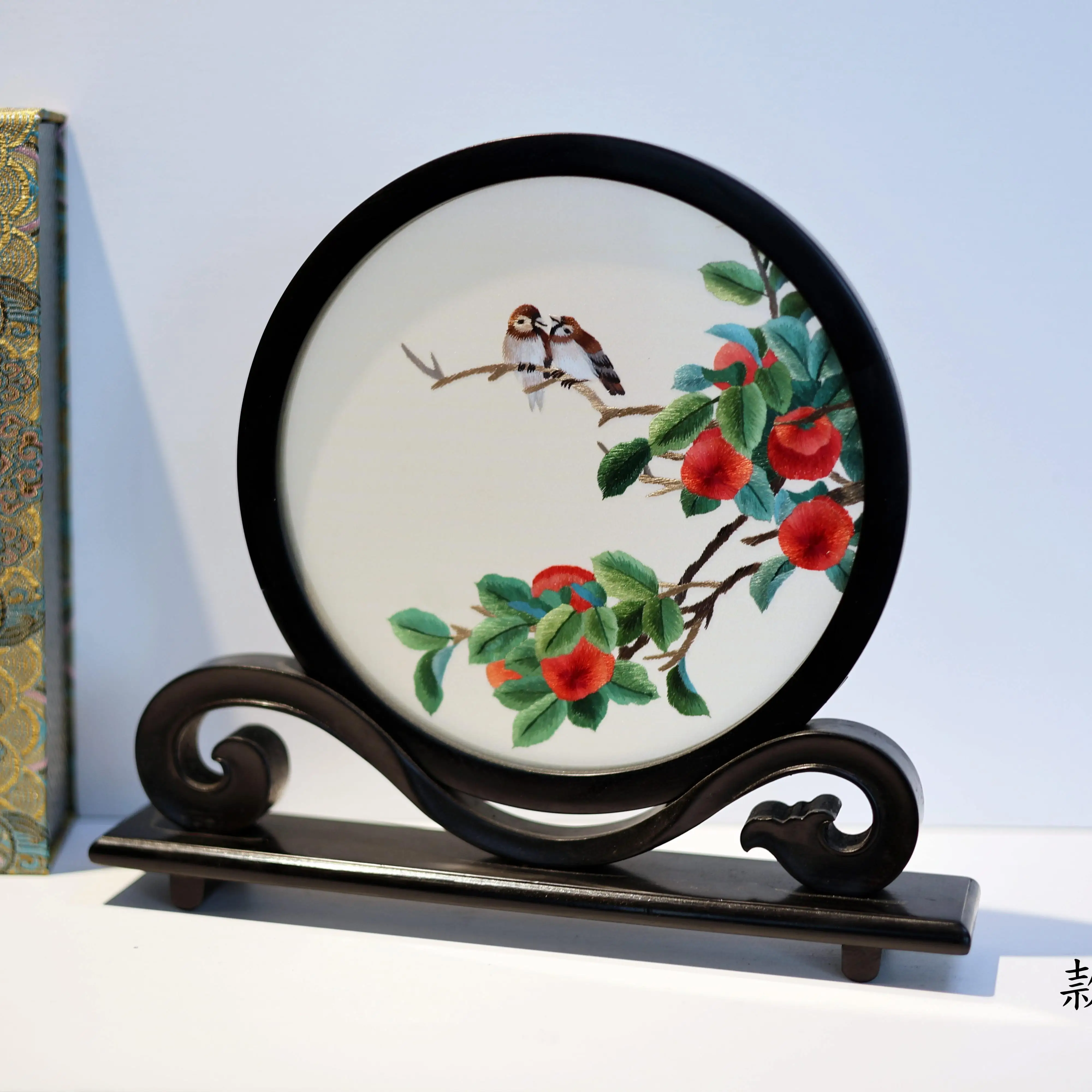 Suzhou Embroidery Double-Sided Purple Sandalwood Decoration Non-Heritage Chinese Style Characteristic Hand Gift for Foreigners