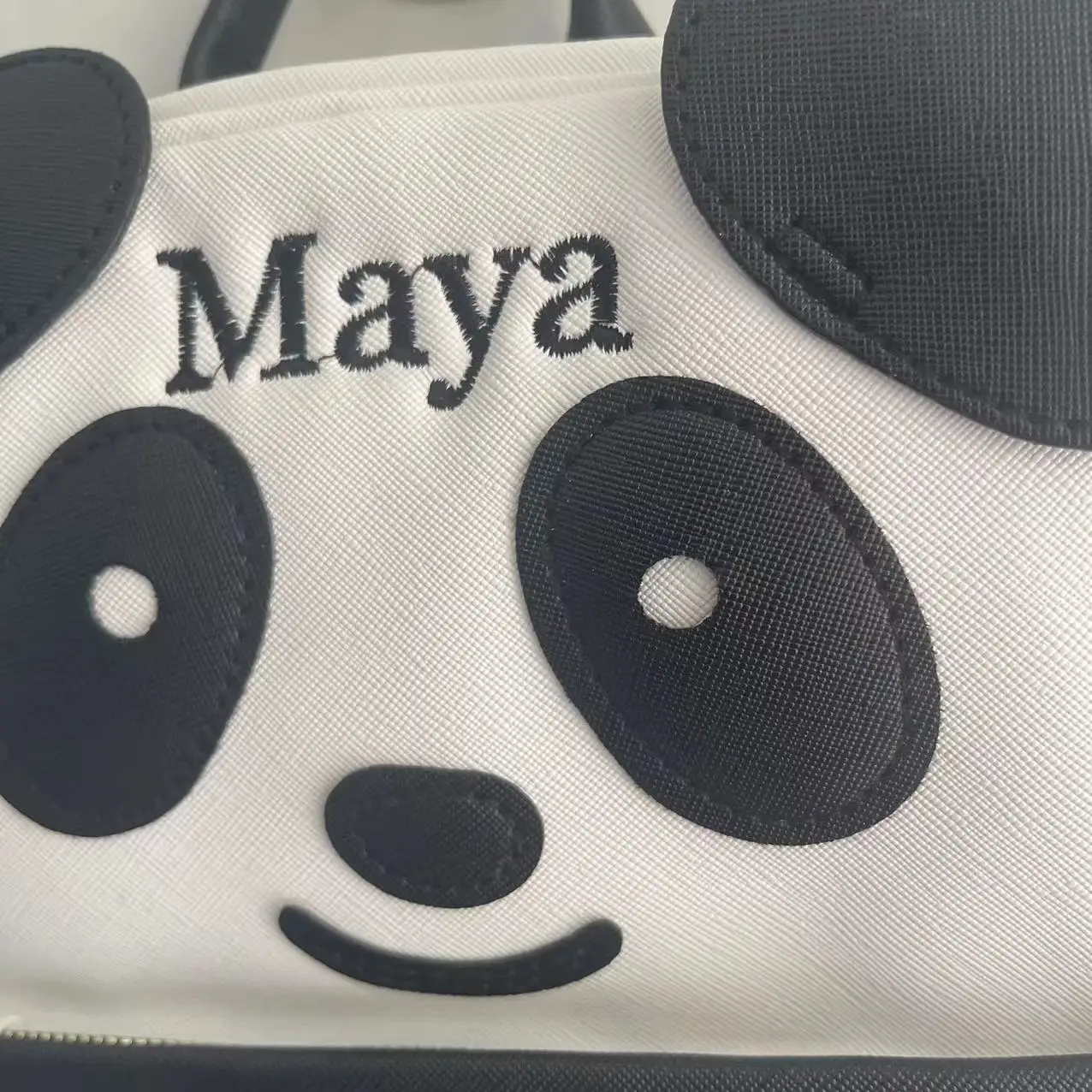 Panda personalizado dos desenhos animados mochila para crianças, mochila leve, saco bordado elegante, presente bonito, jardim de infância