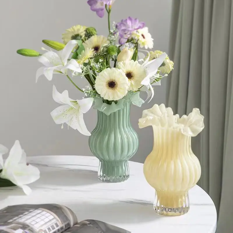 

French Style Light Luxury Pleated Antique Glass Vase, Gentle Decoration Ornament, High-end Artistic Flower Vase