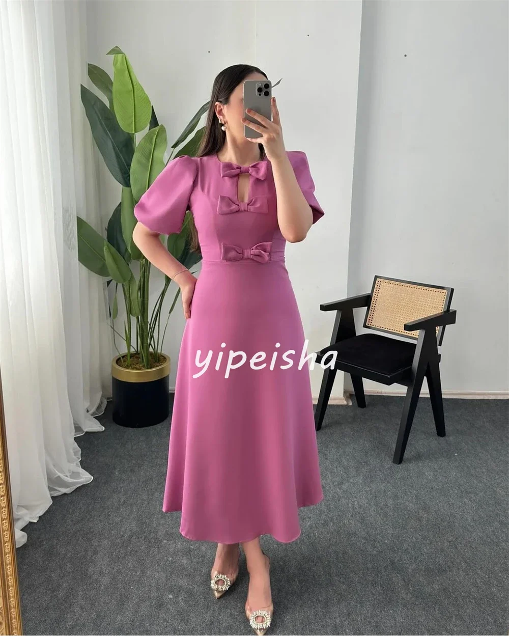 Abiti midi personalizzati con fiocco in jersey increspato per cocktail party a-line o-collo su misura
