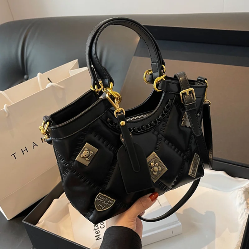 

Designer-style premium vintage emblem large capacity handbag 2025 new model diamond pattern women's tote bag shoulder bag