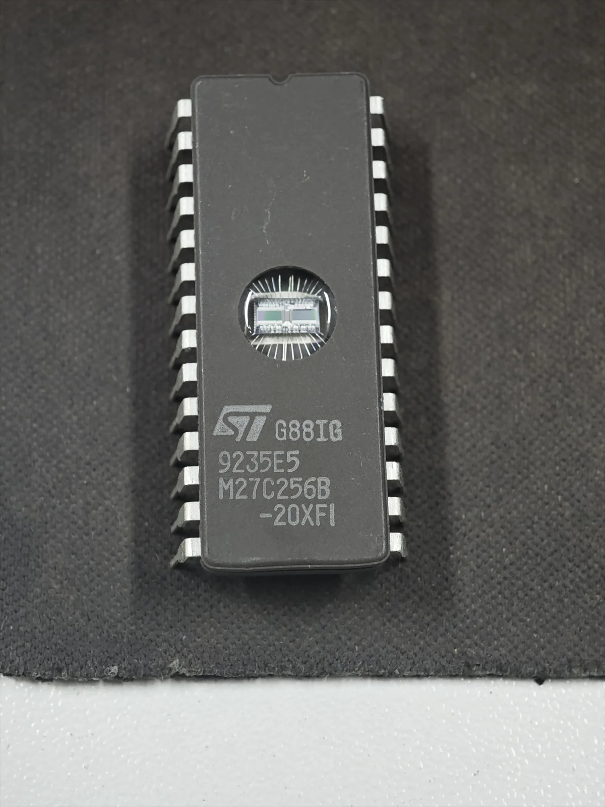 

M27C256B-20XF1 New Original one stop shopping