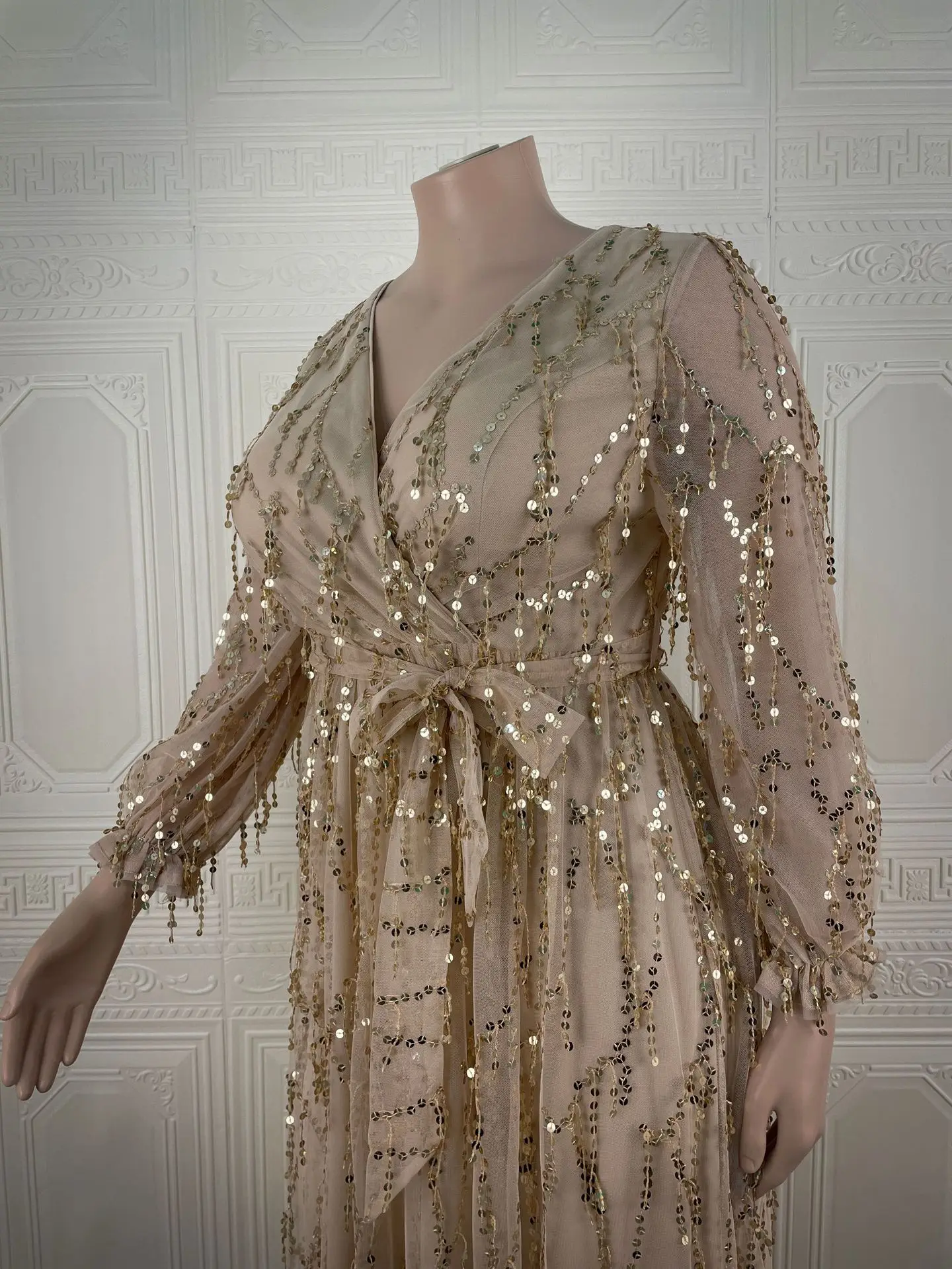 Elegant V-neck Sequined Long Formal Evening Dress With Long Sleeves Champagne