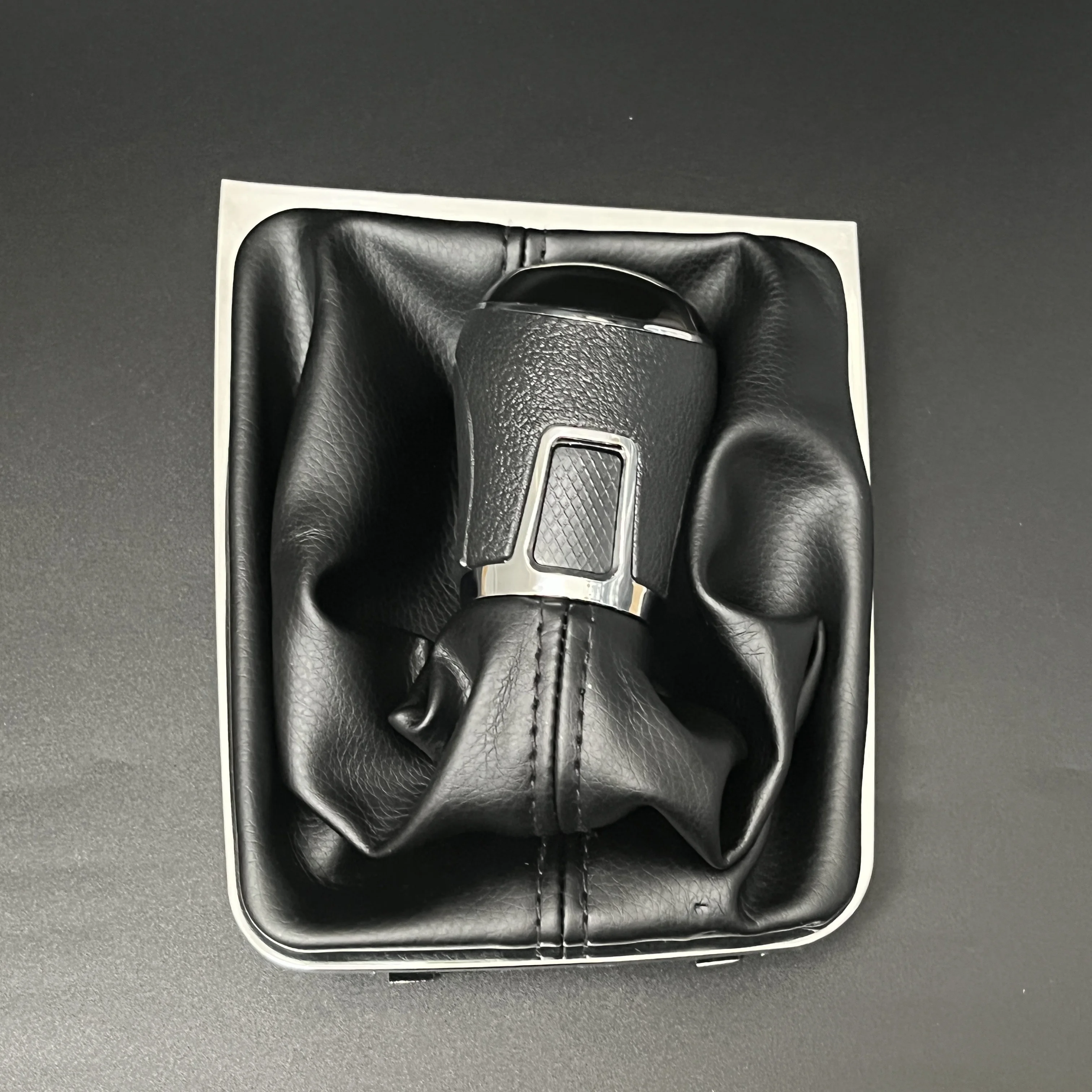 Auto 5/6-Gang-Schaltknauf mit Lederbezug für manuelle Schaltung VW Golf 7 MK7 GTI GTD 2013 2014 2015 2016 2017 2018 – Detail 3