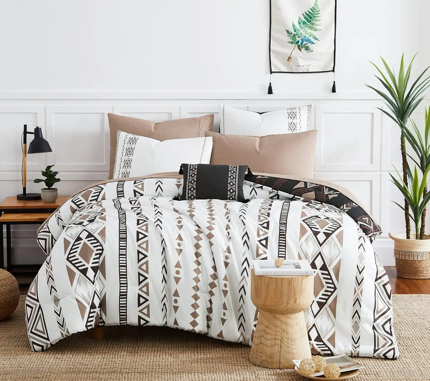 

Двусторонний комплект постельного белья Queen-size - 7 предметов: легкое постельное белье с простынями, наволочками и декоративными наволочками.