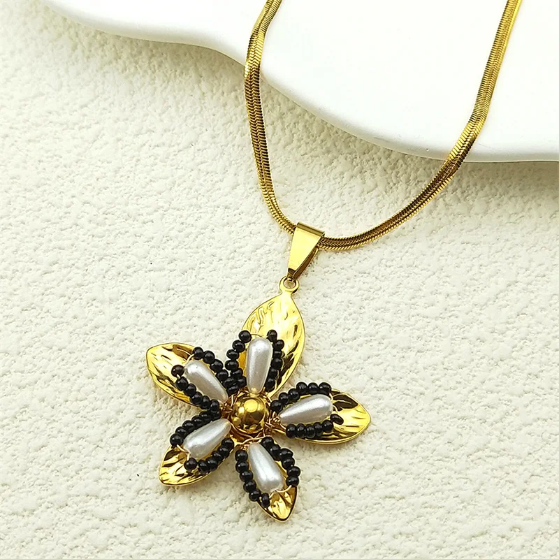 

Glass Beaded Imitation Pearls Flower Pendant Necklace for Women Girls Stainless Steel Gold Color Snake Chain Necklaces Jewelry