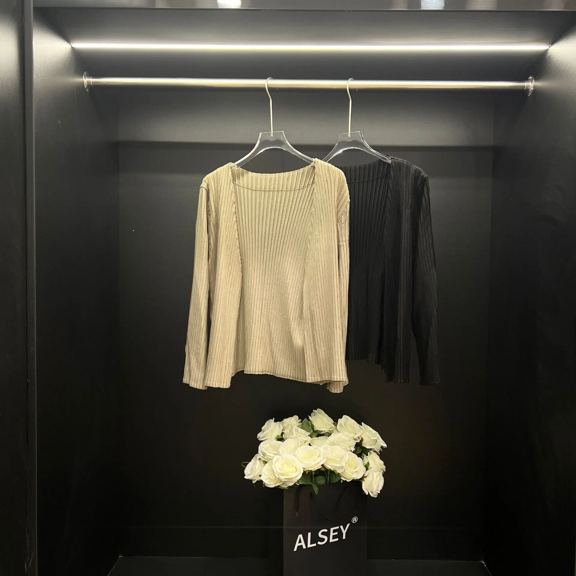

ALSEY Miyake Solid Colour Cardigan Long Sleeve Pleated Women's Top 2025 Summer New Fashion Casual Peplum Designer Clothing