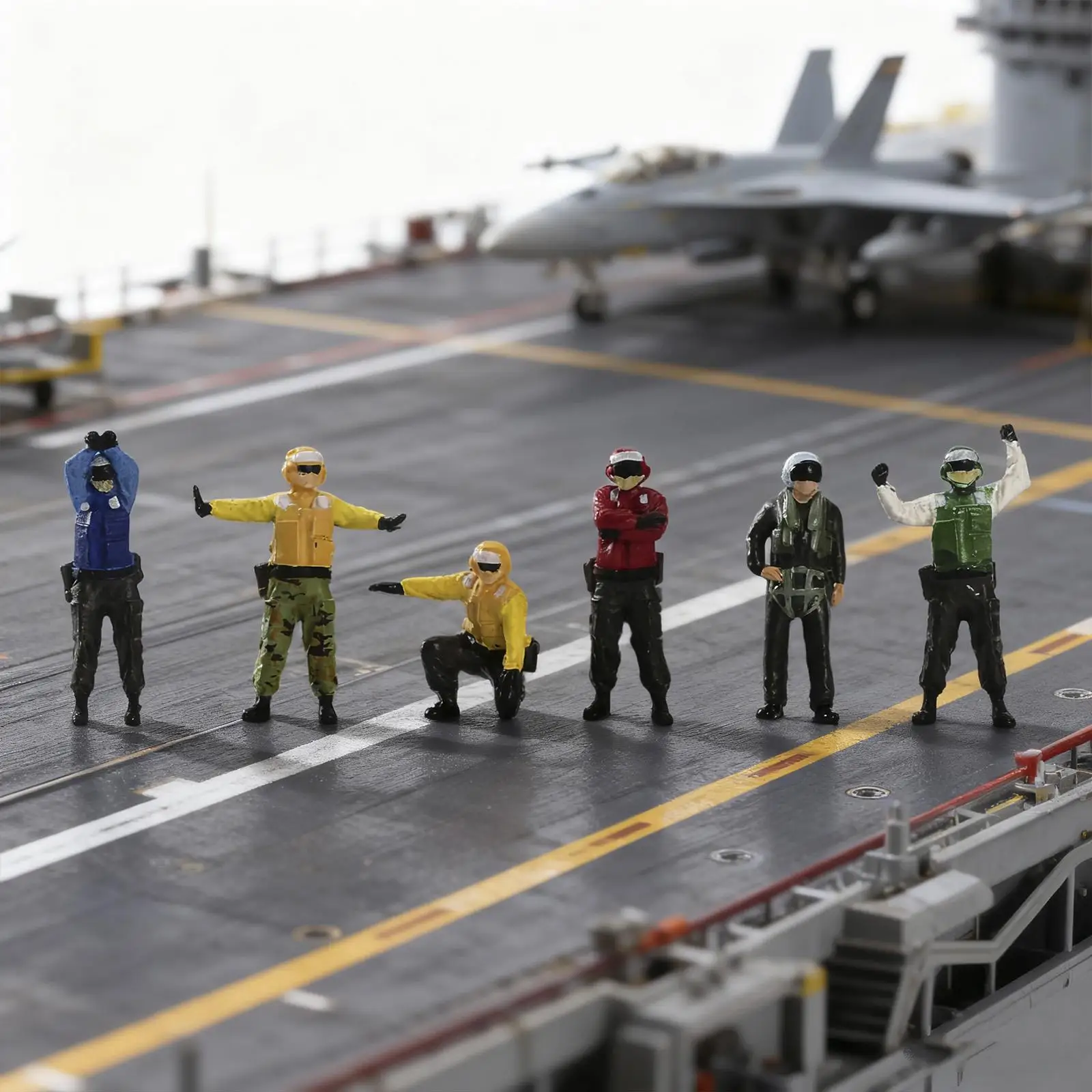 

6Pcs 1:72 Scale Miniature People Figures Tiny Ground Crew Model for Photography Props