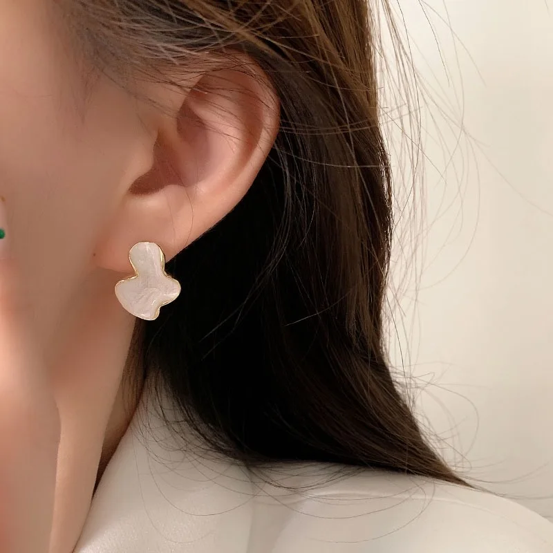 Abstract Alien White Color Cloud Irregular Stud Earring for Women Temperament Ear Jewelry Simple Christmas Valentine\'s Day Gift