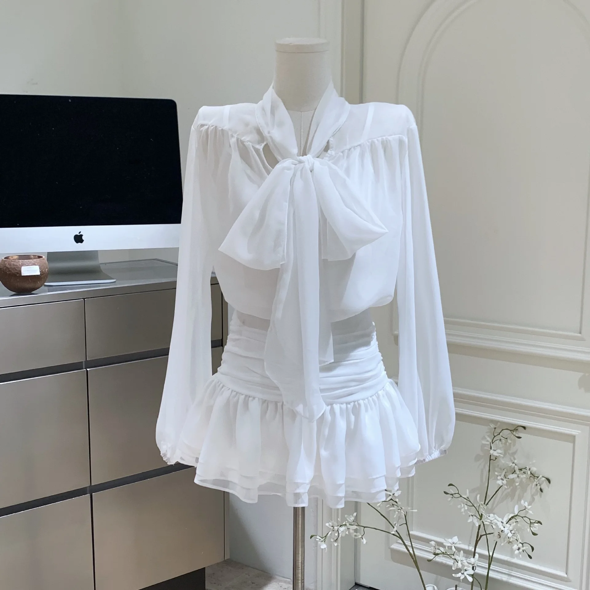 ربيع جديد ستار ريفر القوس قميص + التخسيس نصف الجسم تنورة قصيرة قطعتين مجموعة