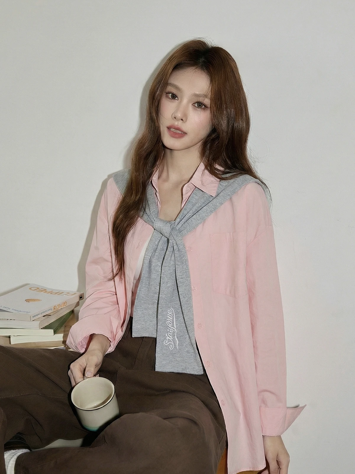 

Пастельно-розовая корейская женская рубашка в повседневном стиле для ранней весны, свободного кроя, с длинными рукавами, на пуговицах, для молодых девушек