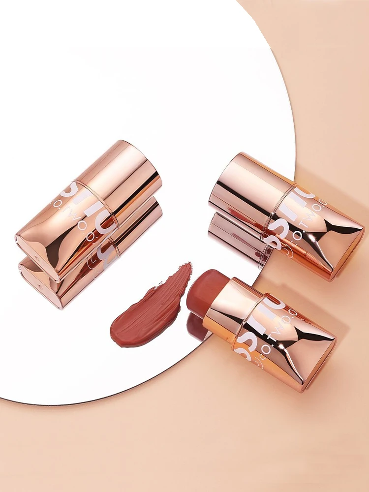 Contour and brighten the complexion, show whiteness, natural nude makeup, blush sticks, and use lip and cheek rouge balm