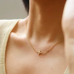 Stainless Steel Cast Fashion Zircon Flower Pendant High Quality Textured Necklace Waterproof Trendy Jewelry