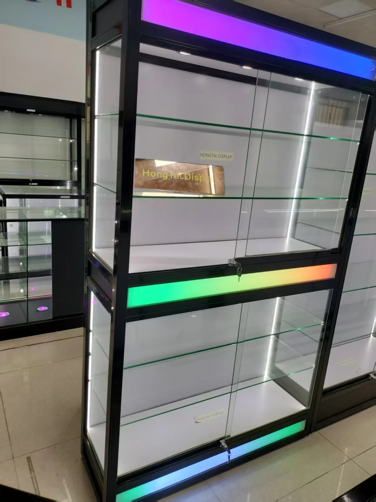 Custom.Popular Latest Modern Designed Wall Cabinet Smoke Shop Display Multi Color Light Retail Shop Display for High Showcase