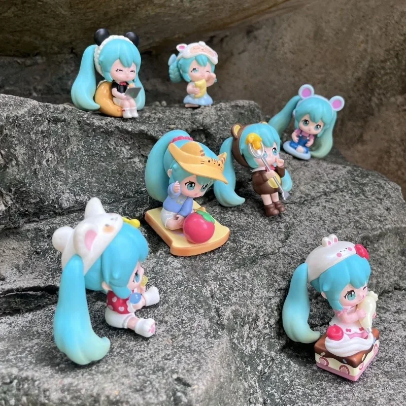 New Hatsune Miku Model Toys Animation Peripherals Cute Cartoon Desktop Ornaments Kawaii Birthday Gifts for Friends Garage Kit