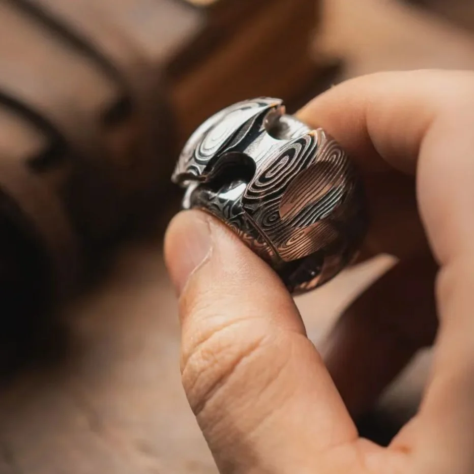 

1PC Old Blacksmith Noise Cnano Finger Spinner Stress Relief Handle Black Tech Edc Stress Toy