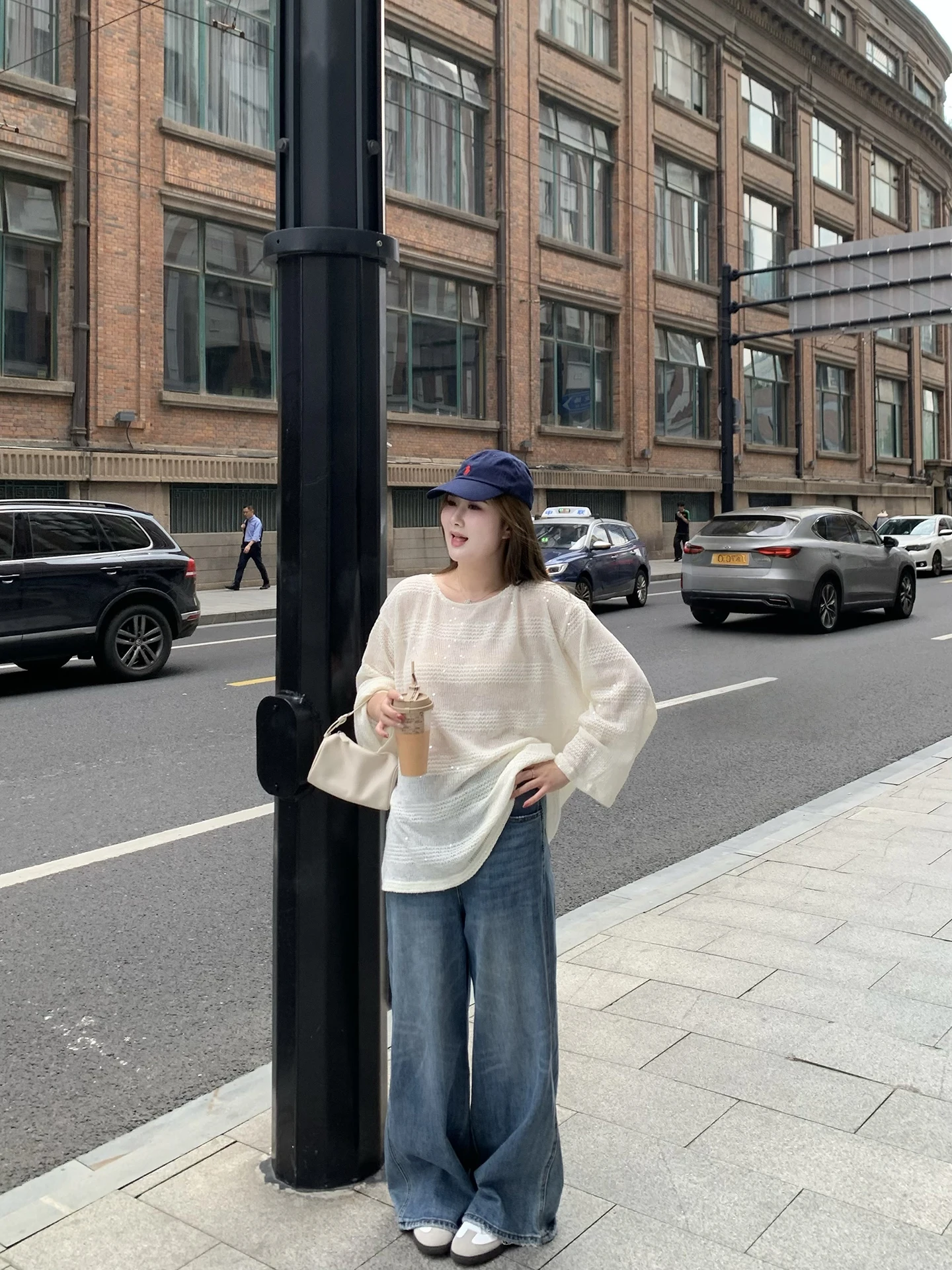 

Женская футболка ChubbyGirl Chic в полоску с длинным рукавом, базовая модель, осенняя повседневная одежда, из полиэфирного волокна, с V-образным вырезом, стандартный крой