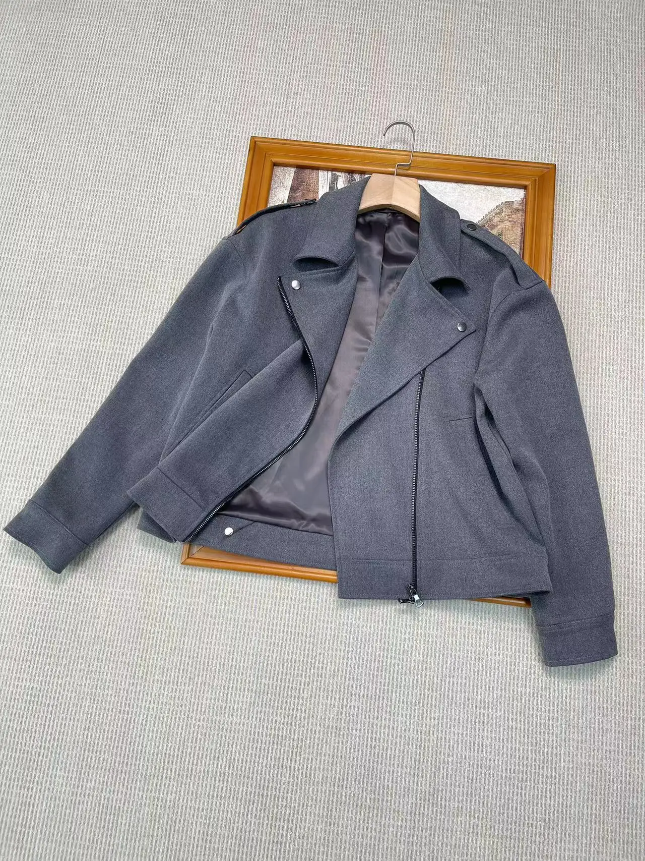 

Women's Autumn B*C New High-end Lar Long-sleeved Jacket Short Fashion Zipper Top