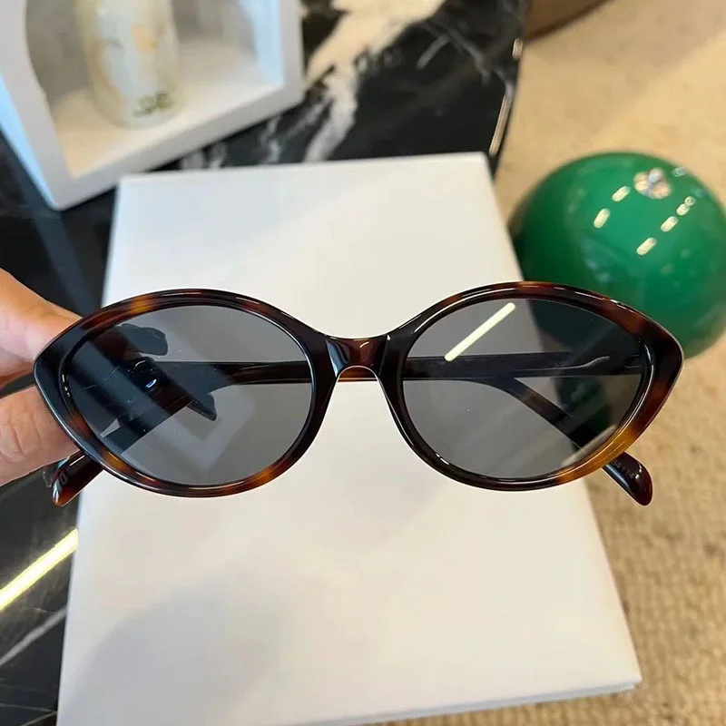 

Fashion Sunglasses Women Men Brand Designer Vintage Oval Sun Glasses Female Black Frame Gradient Shades Unisex Oculos De Sol