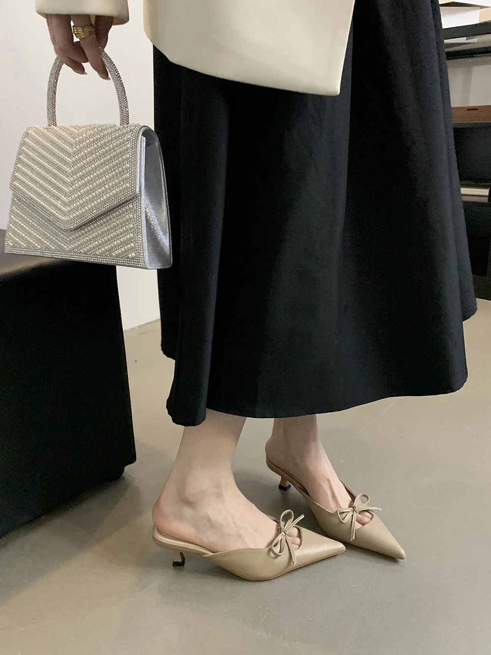 Fashion Women Slides Slippers Pointed Toe Bow Design Thin Mid Heels Black Silver Beige Khaki Cute Outside Mules Shoes Woman 39