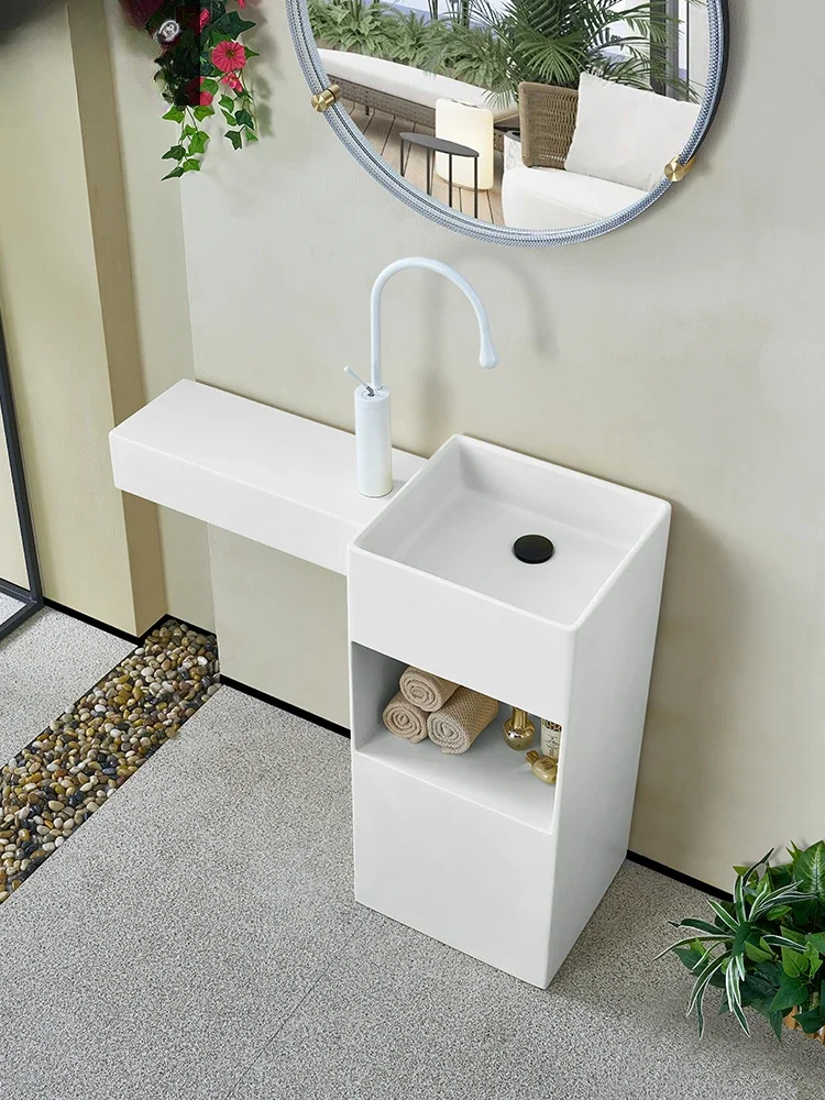 Lavatório de pedra artificial Cline integrado de chão creme vento